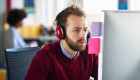¿Escuchar música en la oficina concentra o distrae?